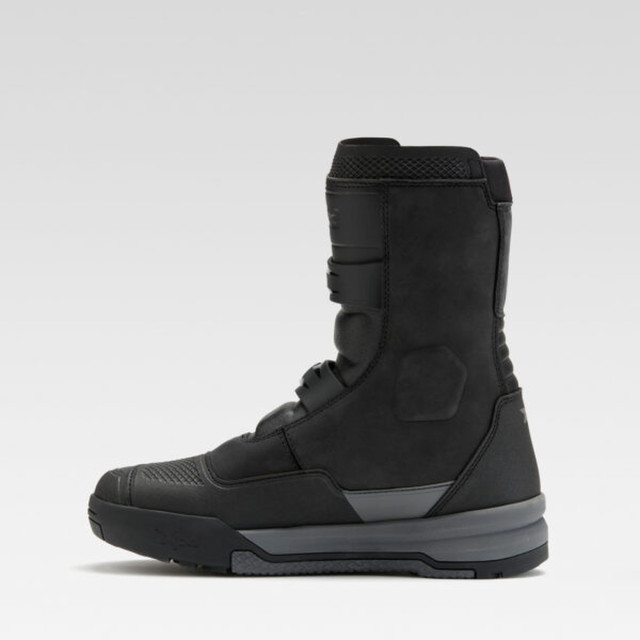 X-ADVENTURE MID H2OUT - NERO